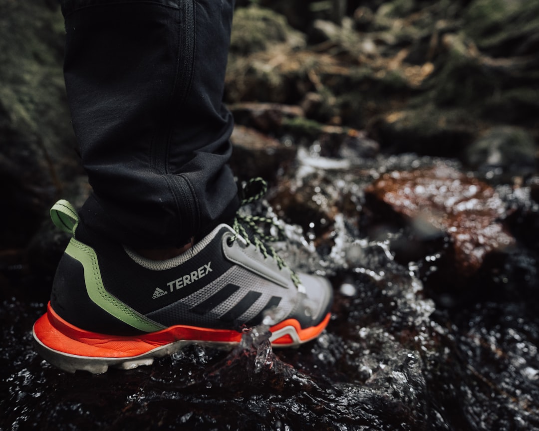 Adidas Terrex Free Hiker 2.0 徒步鞋